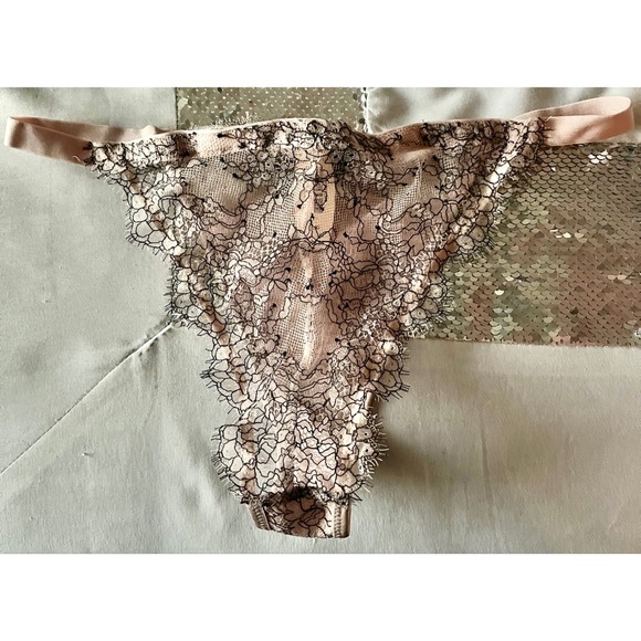 Victoria’s Secret Rose Pink Chantilly Lace Panties L - Picture 3 of 3